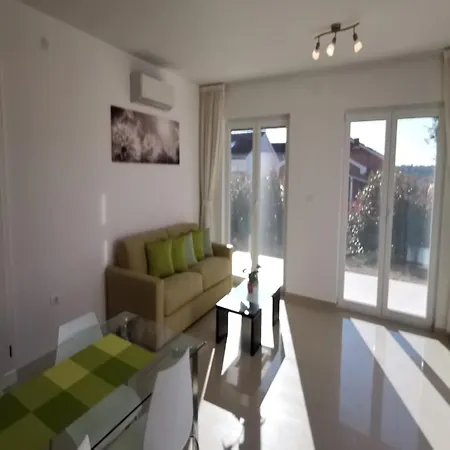 Apartman Apartment In Banjole Near The Beach, Cleaning Included