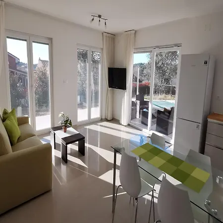Apartment In Banjole Near The Beach, Cleaning Included Apartman Banjole