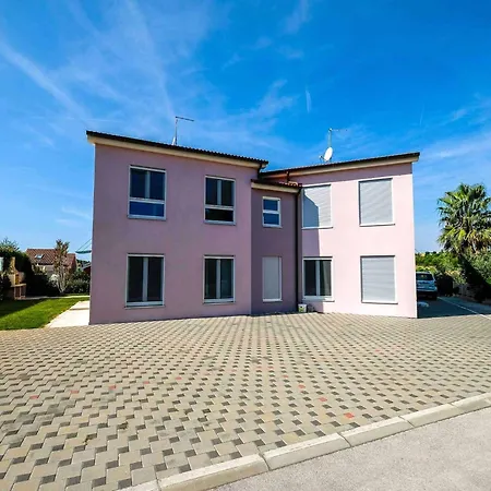 Apartment In Banjole Near The Beach, Cleaning Included Apartman *