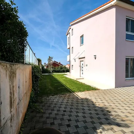 Apartman Apartment In Banjole Near The Beach, Cleaning Included *