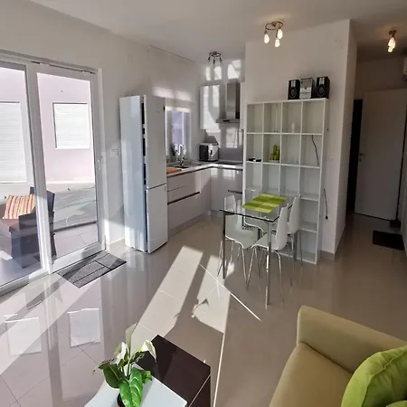 Apartment In Banjole Near The Beach, Cleaning Included Apartman Banjole