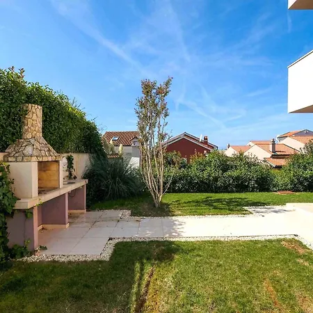 Apartman Apartment In Banjole Near The Beach, Cleaning Included Banjole