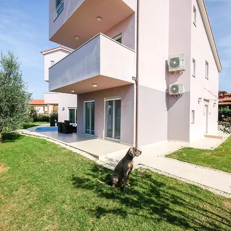 Apartment In Banjole Near The Beach, Cleaning Included Apartman *